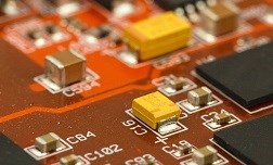 如何保證SMT貼片機在操作過程中的穩(wěn)定性和可靠性？